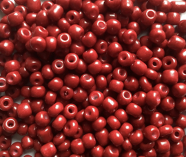 81.  Port Red. 4 mm