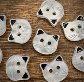 Kattenkop met zwarte oren  12 mm