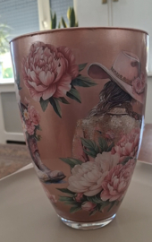 Grote vaas in roze tinten