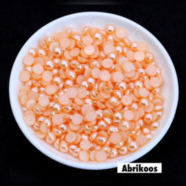Abrikoos. 4 mm.  100 voor € 0,75