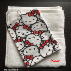 Handdoek met naam en Hello Kitty washandje