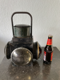 Spoorweglamp met aan 4 kanten zwaar bol glas