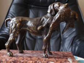 Bronzen sculptuur van jachthond 19e eeuw