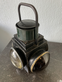 Spoorweglamp met aan 4 kanten zwaar bol glas
