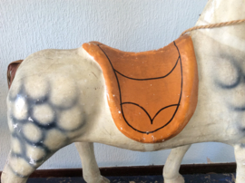 Paard van papier mache