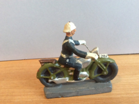 2 BSA Motoren en 2 liggende soldaatjes van OTEX