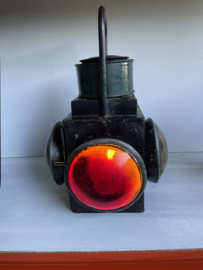 Spoorweglamp met aan 4 kanten zwaar bol glas