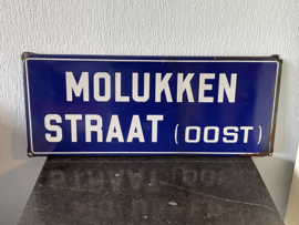 Emaille straatnaam bord, Molukkenstraat (oost)