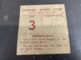 Antieke koffer met stickers van Cunard White Star.