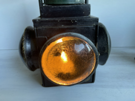 Spoorweglamp met aan 4 kanten zwaar bol glas
