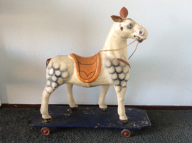 Paard van papier mache