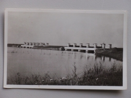 Kornwerderzand, Spuisluizen Afsluitdijk (1952)