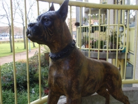 Gepatineerde bronzen sculpture met voorstelling van boxer