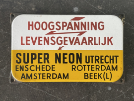 Hoogspanning, Levensgevaarlijk, Super Neon