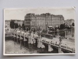 Amsterdam, Hooge Sluis met Amstel-Hotel 1933