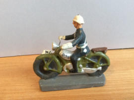 2 BSA Motoren en 2 liggende soldaatjes van OTEX