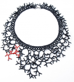 Twigs Necklace -zwart met rood detail