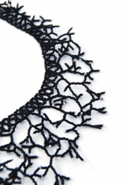 Twigs Necklace- zwart met witte uiteindes