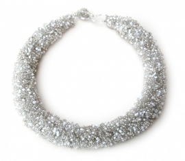 Loop Necklace -white/silver