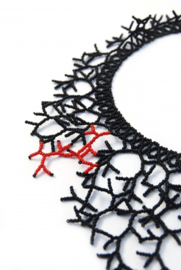 Twigs Necklace -zwart met rood detail