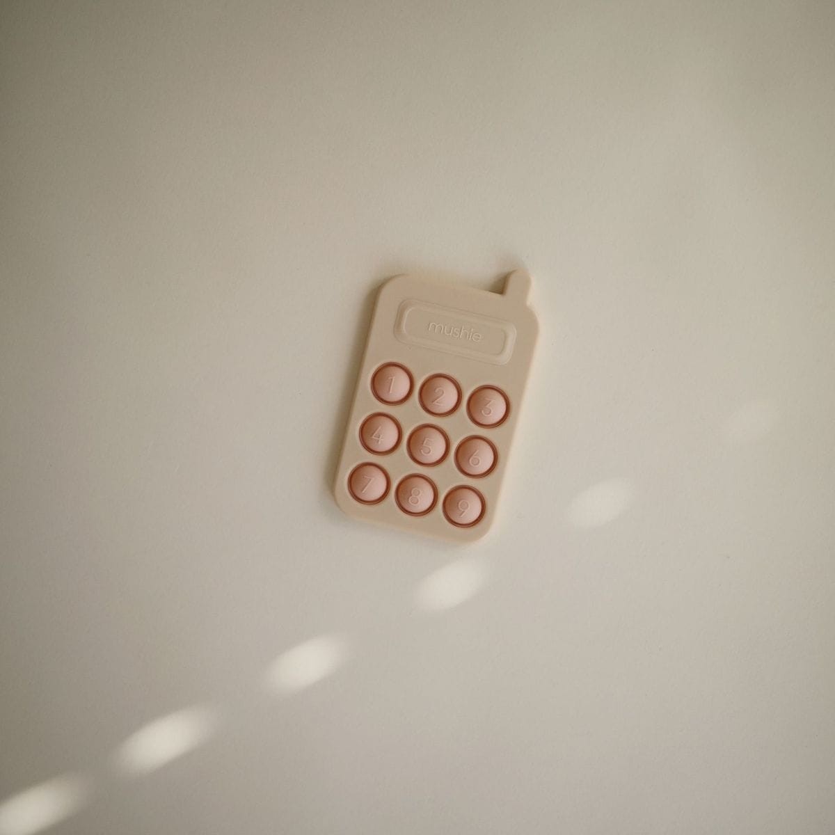 Mushie Pop It Speelgoed Telefoon - Blush