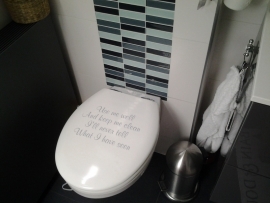 Sticker use me well voor het toiletdeksel