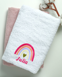Handdoek regenboog met naam