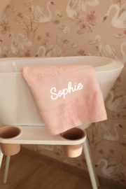 Deluxe Handdoek geborduurd met naam - Taupe