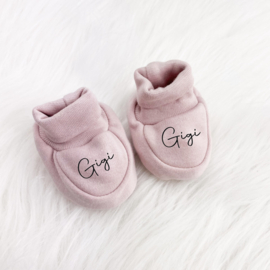 Roze newborn slofjes - Met naam