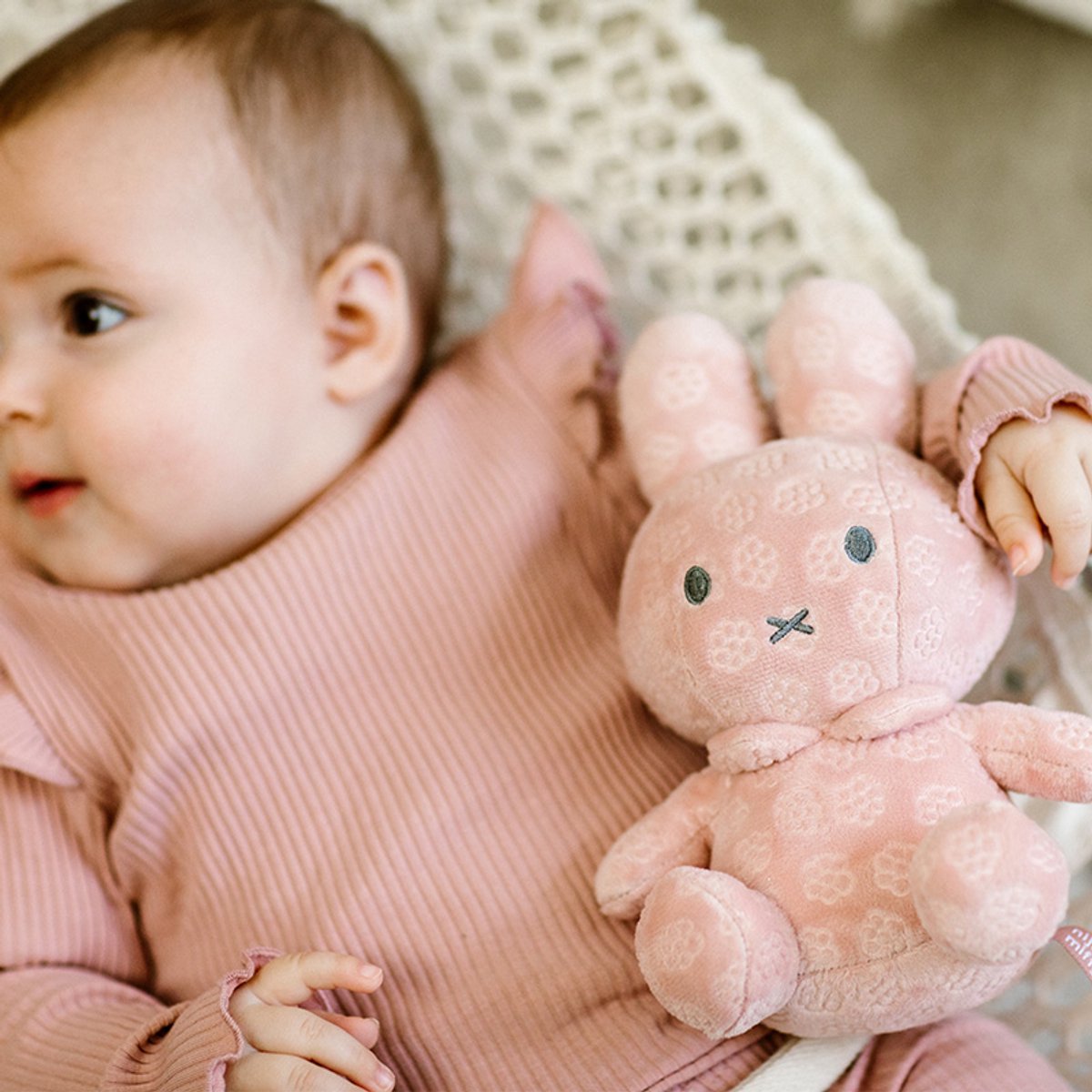 Nijntje pink flower knuffel 20 cm