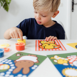 Nijntje creatief met vingerverf