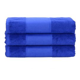Deluxe Badlaken geborduurd met naam - true blue