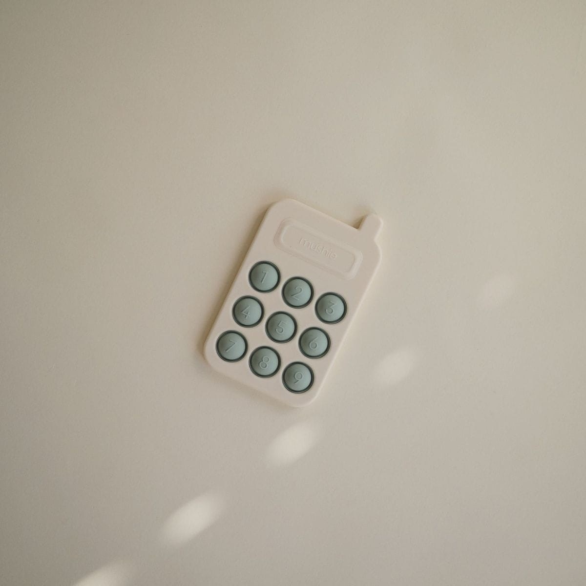 Mushie Pop It Speelgoed Telefoon - Cambridge Blue