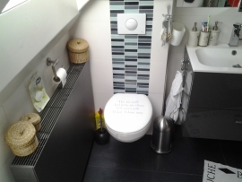 Sticker use me well voor het toiletdeksel