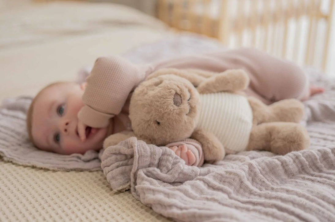 Flow Amsterdam - Milo (brown) - Rechargeable heartbeat comforter