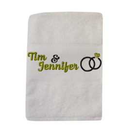 Deluxe Handdoek huwelijk geborduurd met namen en ringen