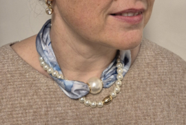 Shawlketting met parels en magneetsluiting art. 4052 - blauw/offwhite