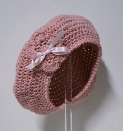 Gehaakte kinderbaret Noor 12 - roze