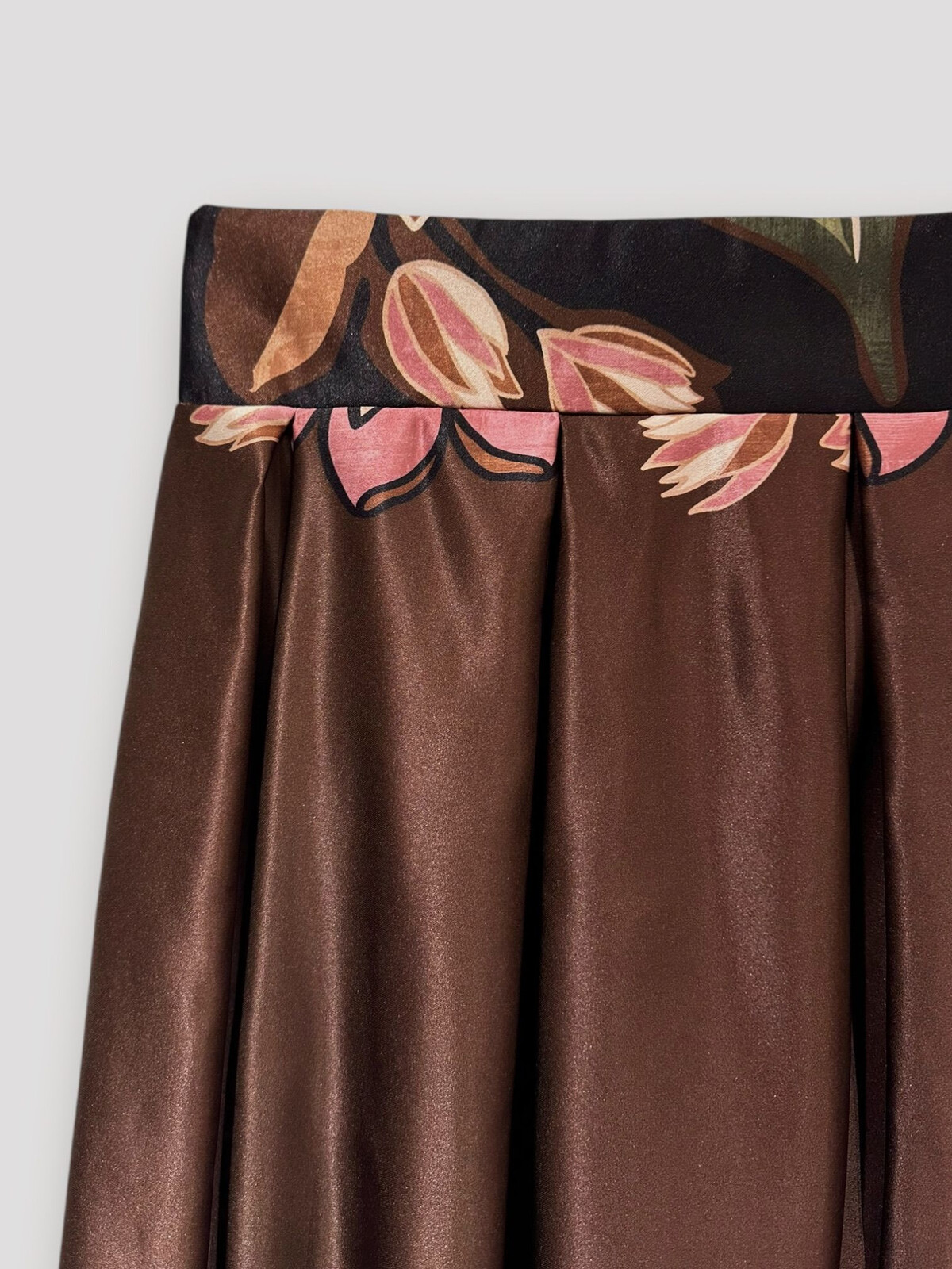 LaFée satijnen rok Flowers art. 10821 - bruin