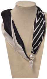 Shawlketting met een parelmagneetsluiting art. 4064 -zwart/offwhite