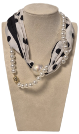 Shawlketting met parels en magneetsluiting art. 4063 -zwart/offwhite