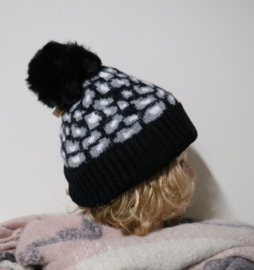 Damesmuts met pompom  art. 003-0018C - zwart/grijs/wit