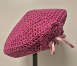 Gehaakte kinderbaret Noor 12 - fuchsia