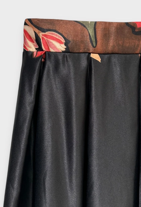 LaFée satijnen rok Flowers art. 10821 - zwart