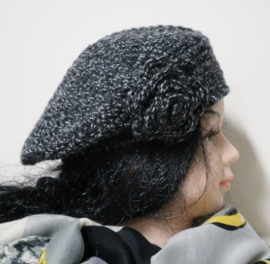 Gehaakte kinderbaret Estelle 13 - grijs gemêleerd