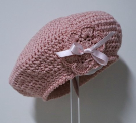 Gehaakte kinderbaret Noor 12 - roze