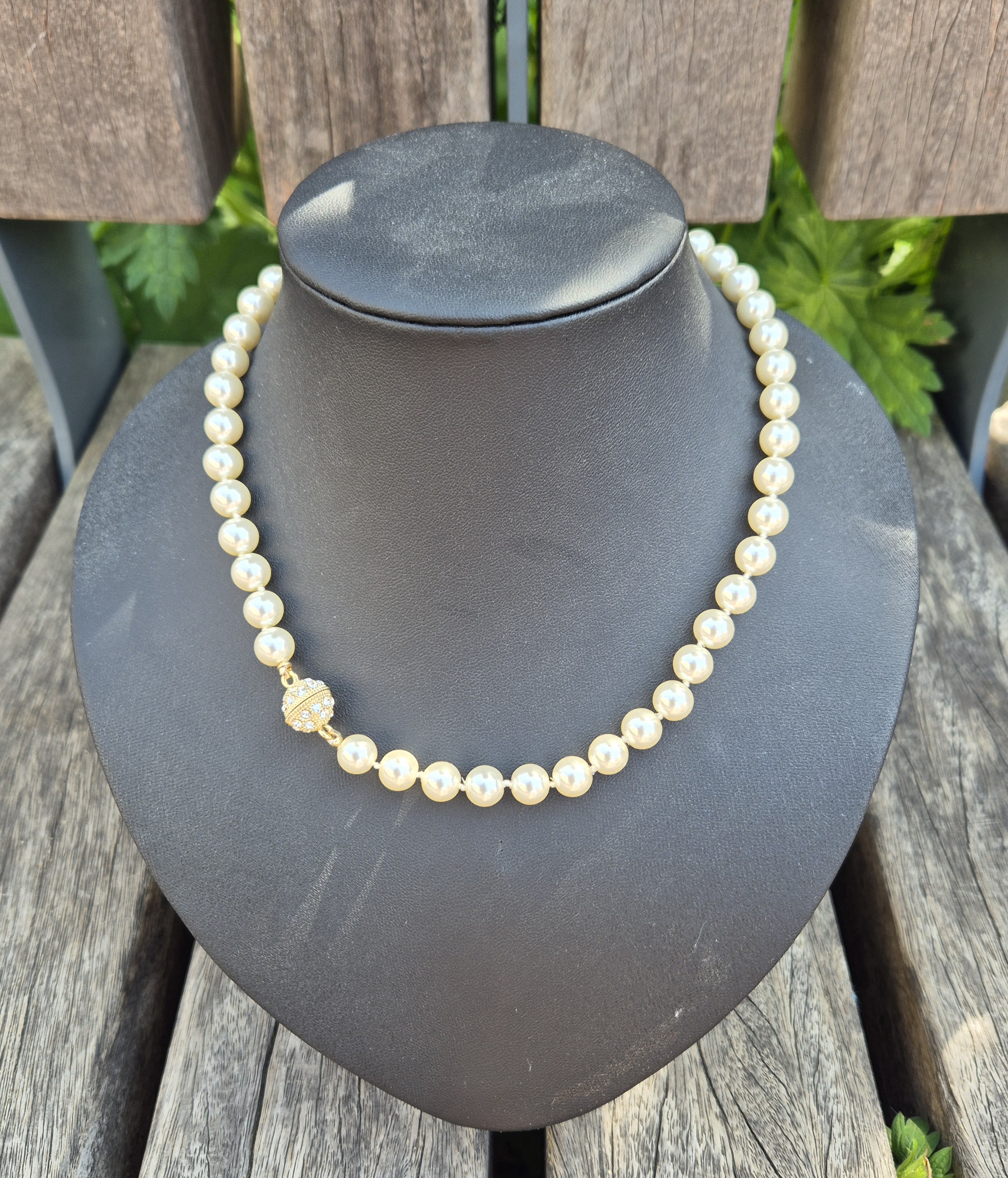 Parelketting met magneetsluiting art. 1354 - offwhite/goudkleur