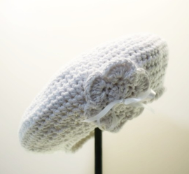 Gehaakte kinderbaret Noor 12 - wit