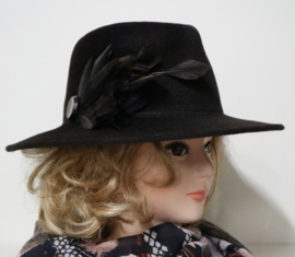 Weba Hats dameshoed velours art. 910 - donkerbruin