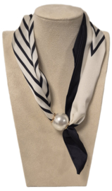 Shawlketting met een parelmagneetsluiting art. 4065 -zwart/offwhite